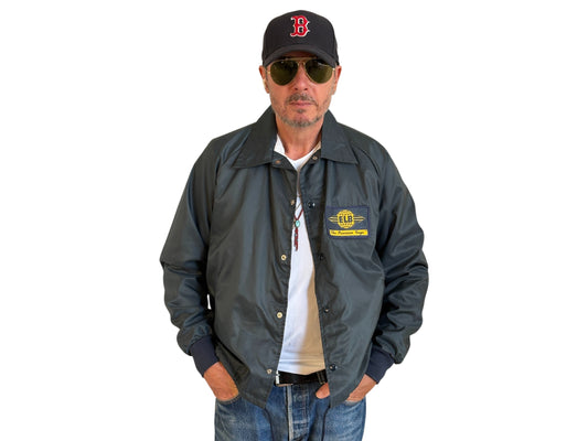 Size Med. Vintage 80s windbreaker. Made in USA - USA Vintage Bcn