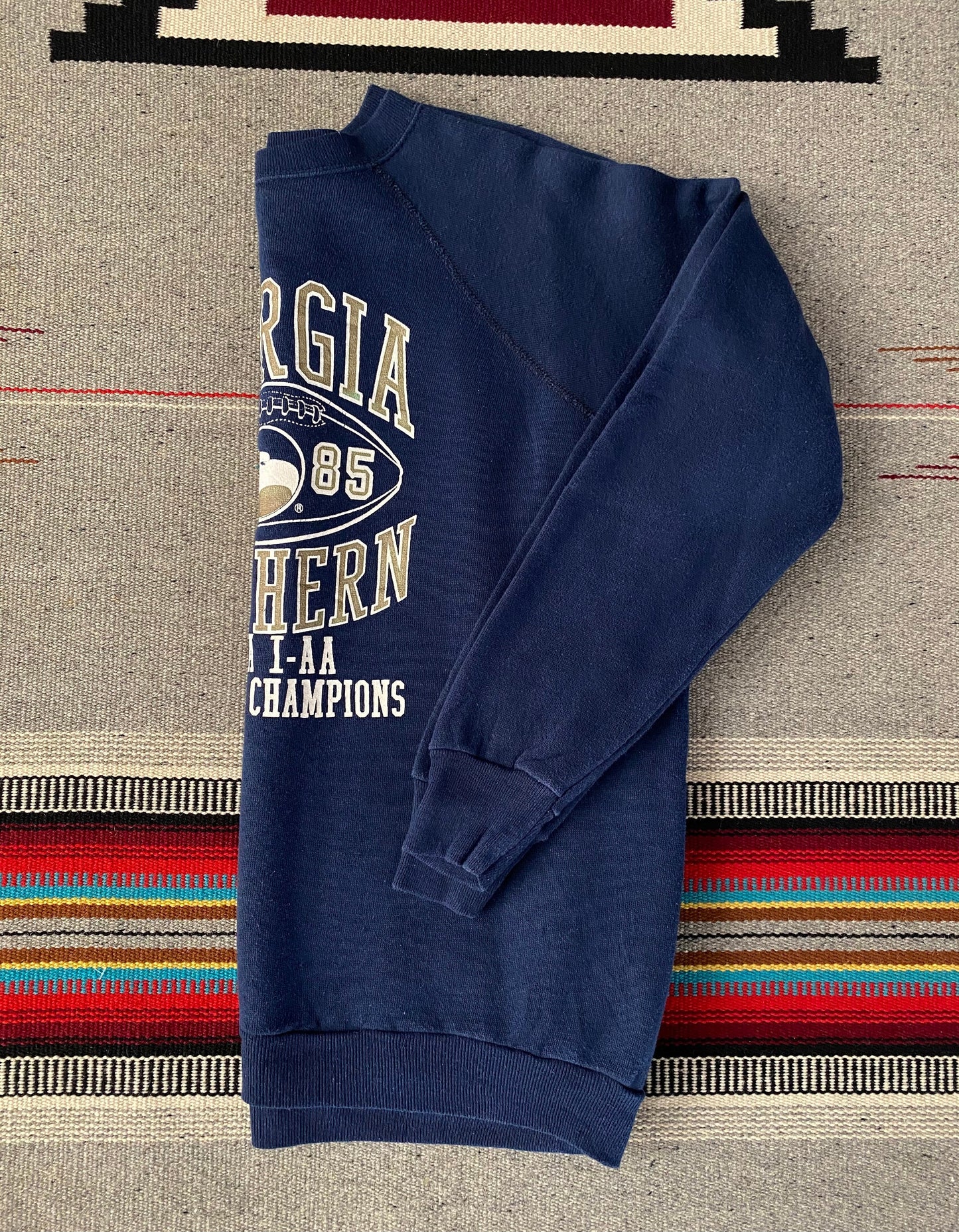 Size Med. Made In USA Vintage 80s sweatshirt Made by Velva Sheen.