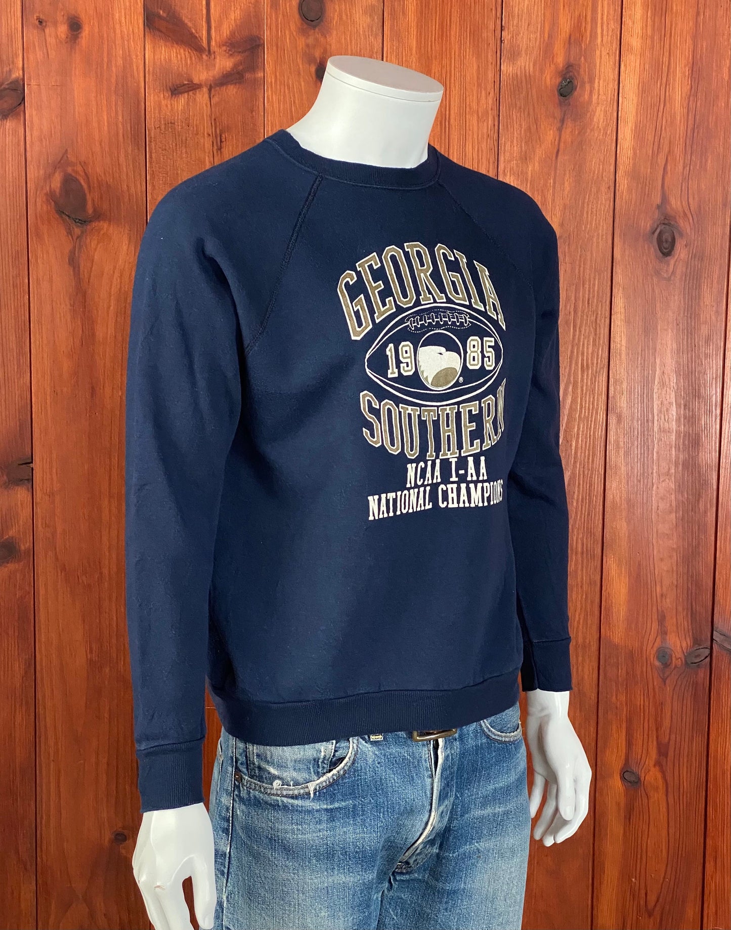 Size Med. Made In USA Vintage 80s sweatshirt Made by Velva Sheen.