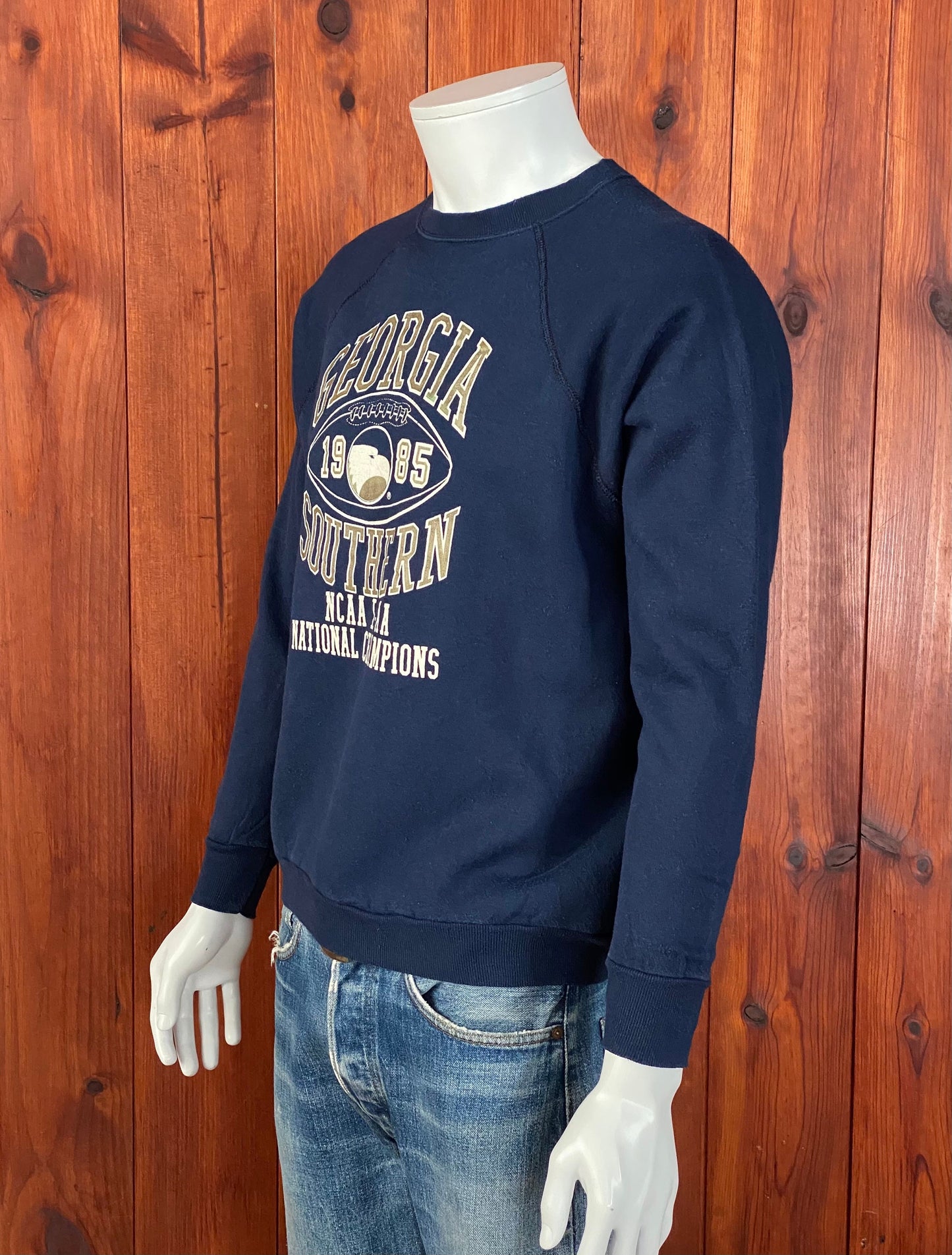 Size Med. Made In USA Vintage 80s sweatshirt Made by Velva Sheen.