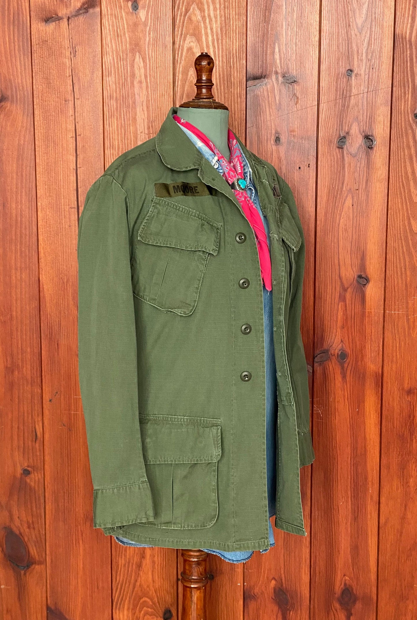 X Small. Authentic 1970 US Army Vintage tropical Vietnam  jungle jacket.