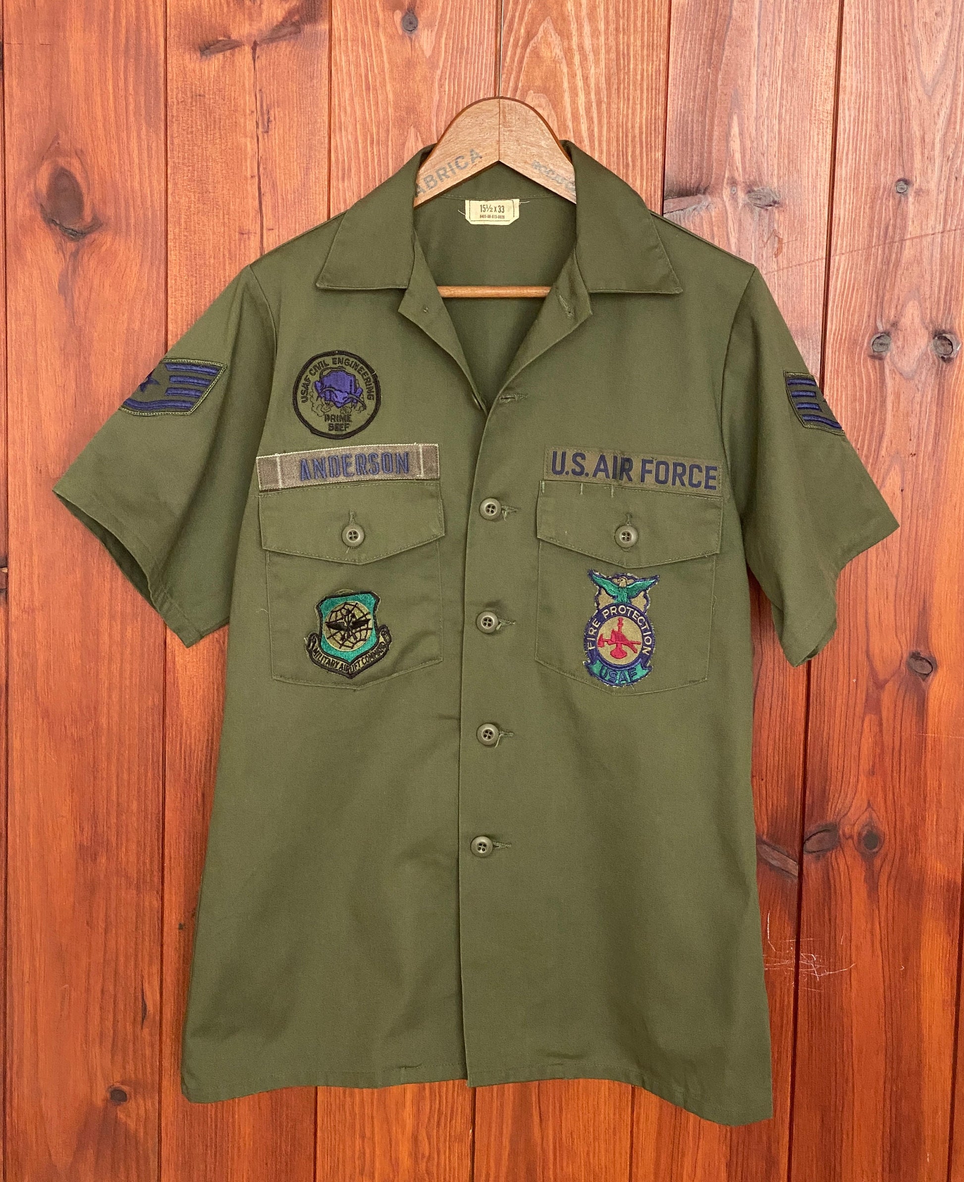 Original vintage military 80s utility shirt OG 507 poly/cotton blend, size M - Authentic military style with durability and classic appeal.