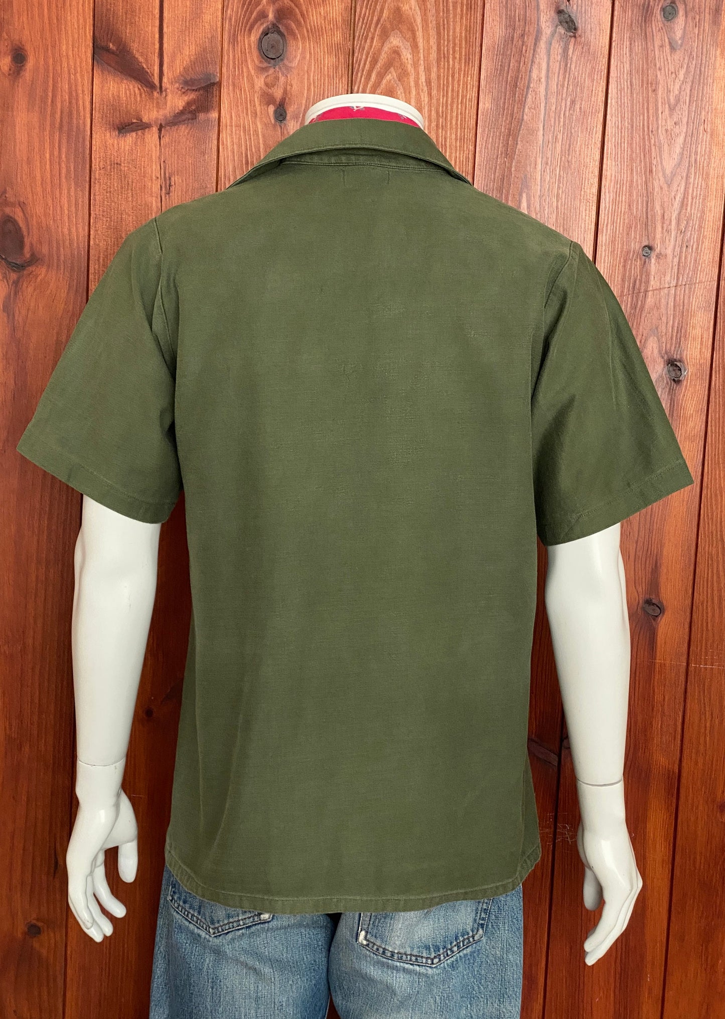 Size M. Authentic Seabees US Army 70s Vietnam era Vintage OG-107  fatigue Shirt.