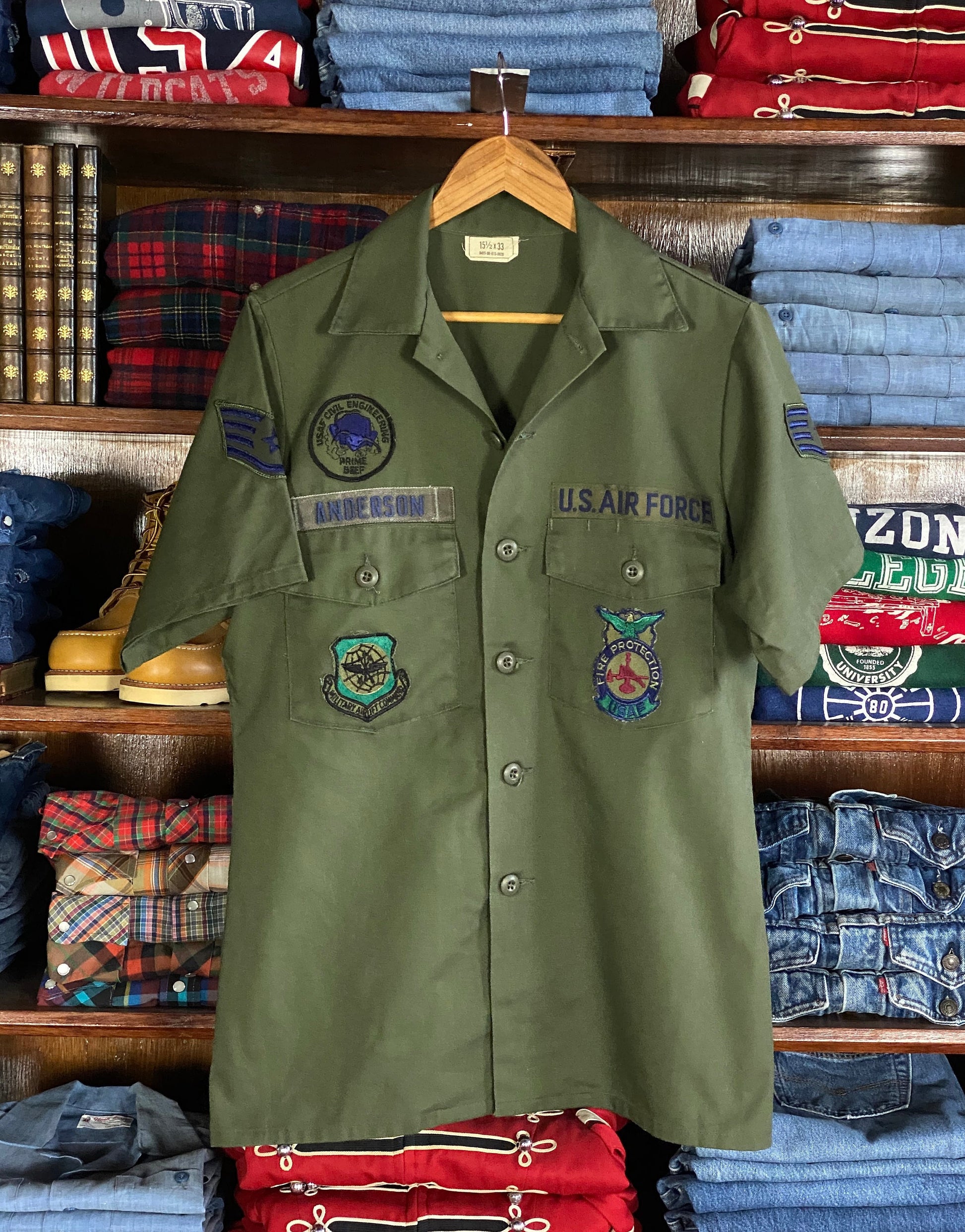 Original vintage military 80s utility shirt OG 507 poly/cotton blend, size M - Authentic military style with durability and classic appeal.