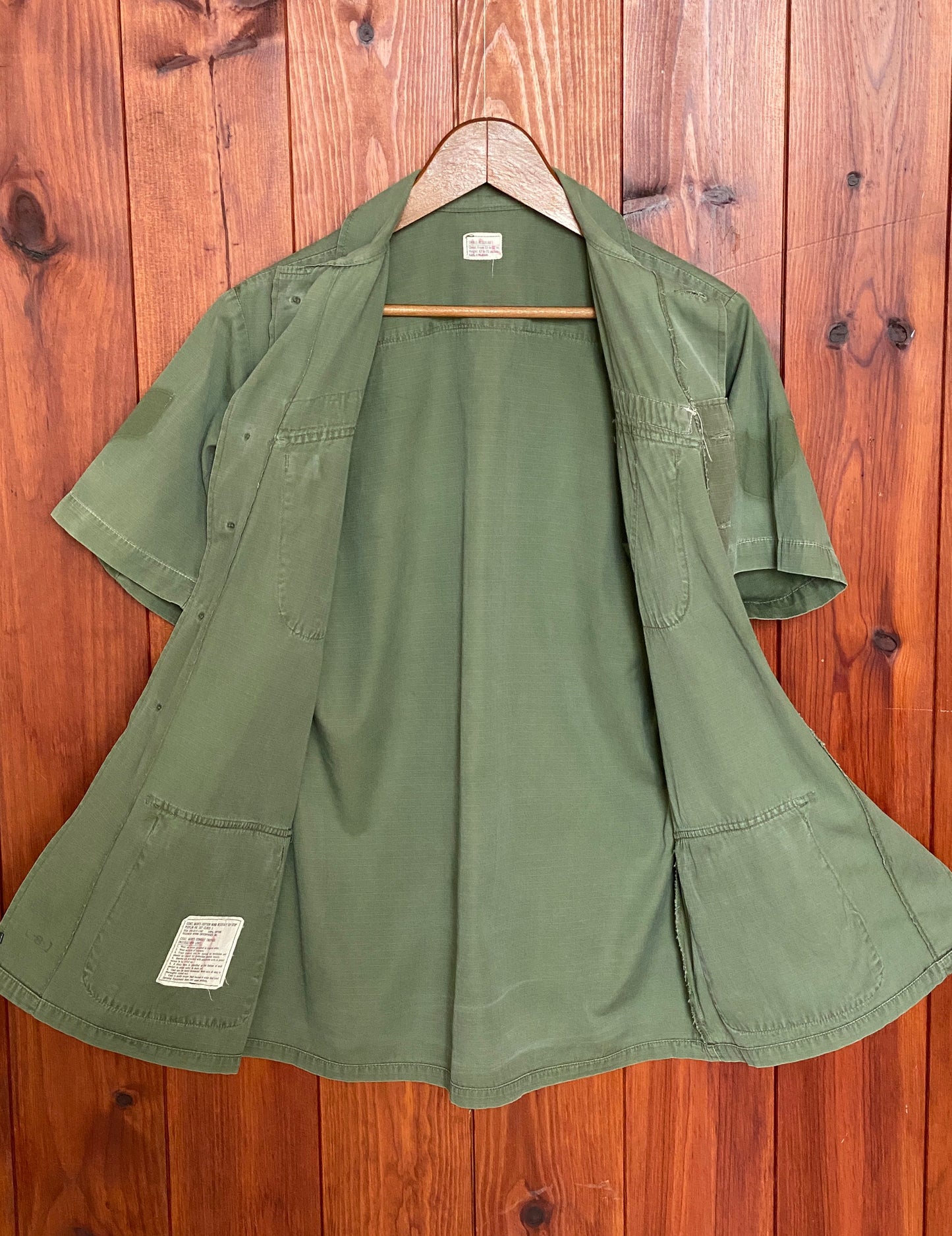 Small Reg. Authentic 1969 US Army Vintage Vietnam  jungle jacket.
