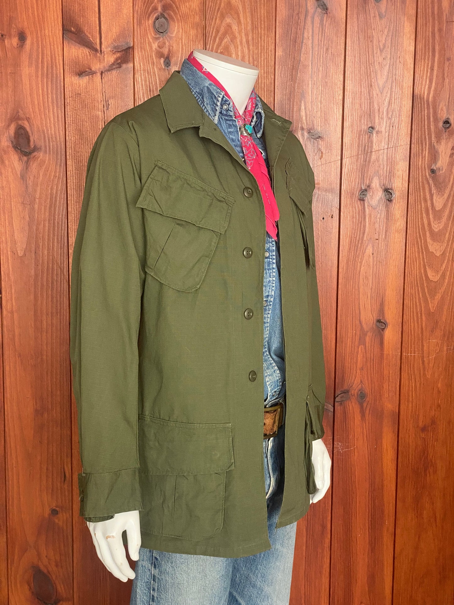 Small Long. Authentic 1970 US Army Vintage Vietnam era  tropical jungle jacket.
