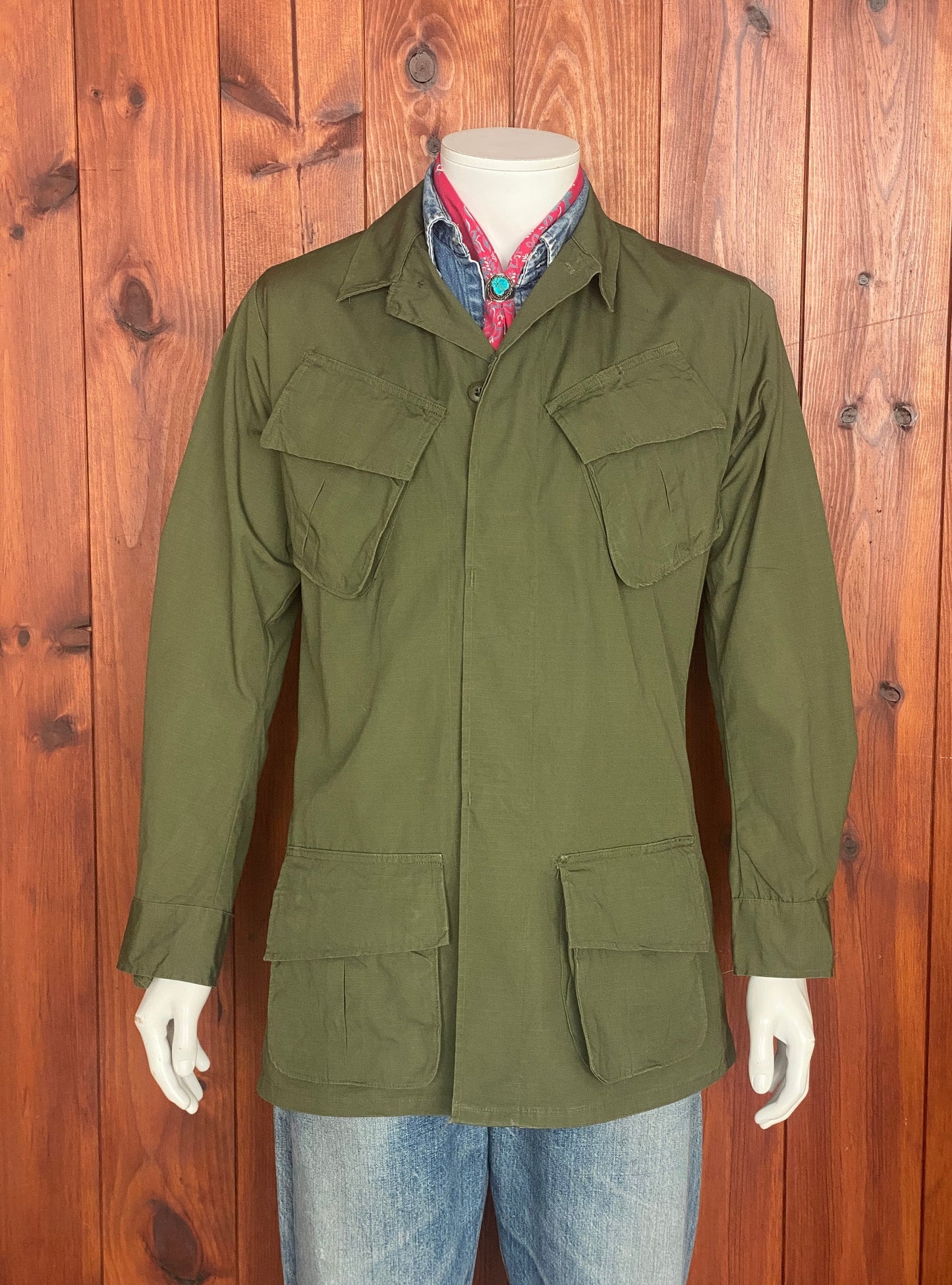 Small Long. Authentic 1970 US Army Vintage Vietnam era  tropical jungle jacket.