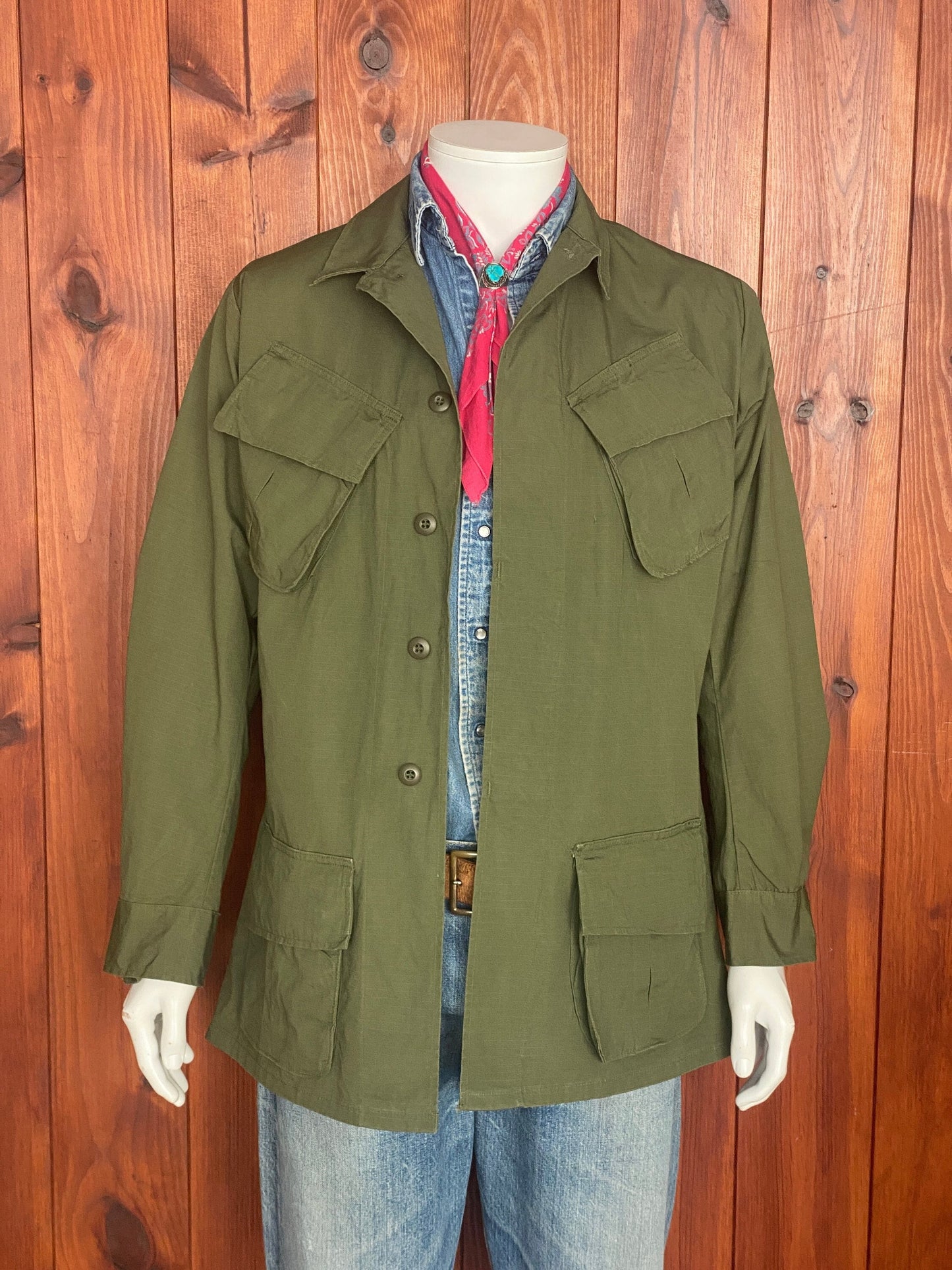 Small Long. Authentic 1970 US Army Vintage Vietnam era  tropical jungle jacket.