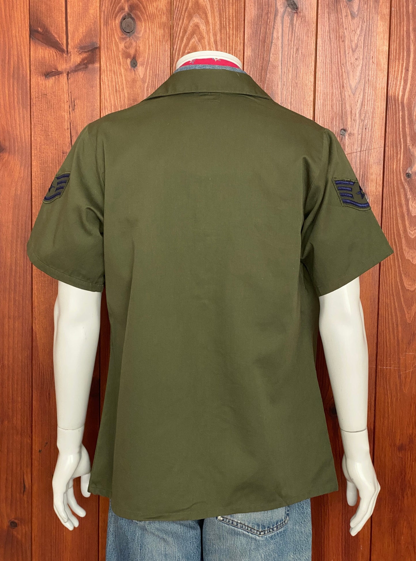 Original vintage military 80s utility shirt OG 507 poly/cotton blend, size M - Authentic military style with durability and classic appeal.