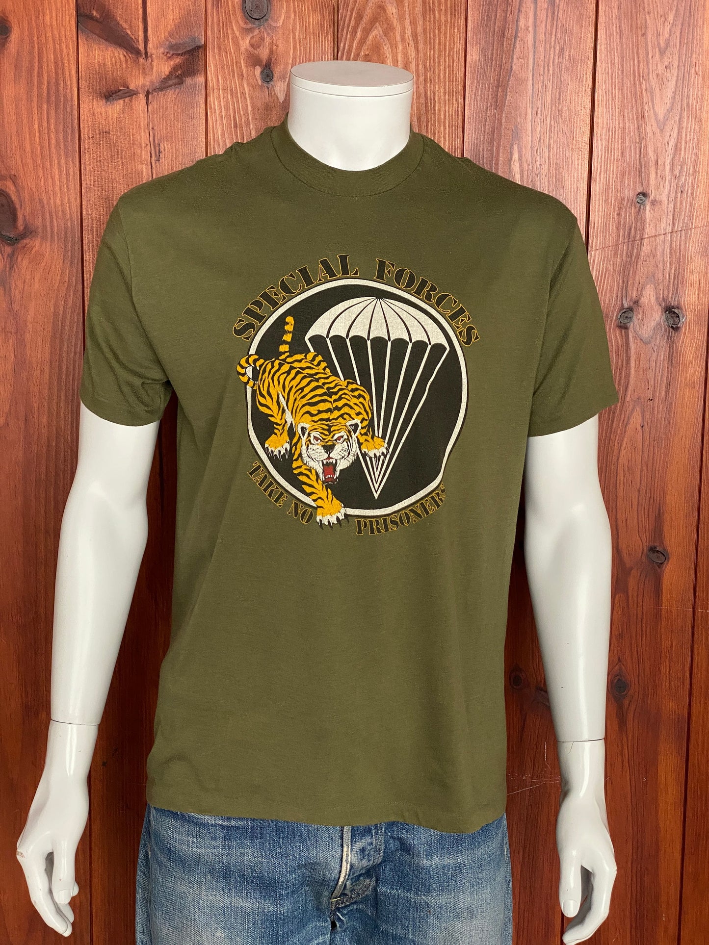 Size XL. Made In USA Special forces vintage 80s T shirt Made by commando Military design