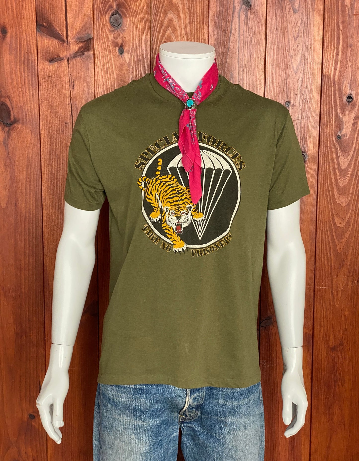 Size XL. Made In USA Special forces vintage 80s T shirt Made by commando Military design