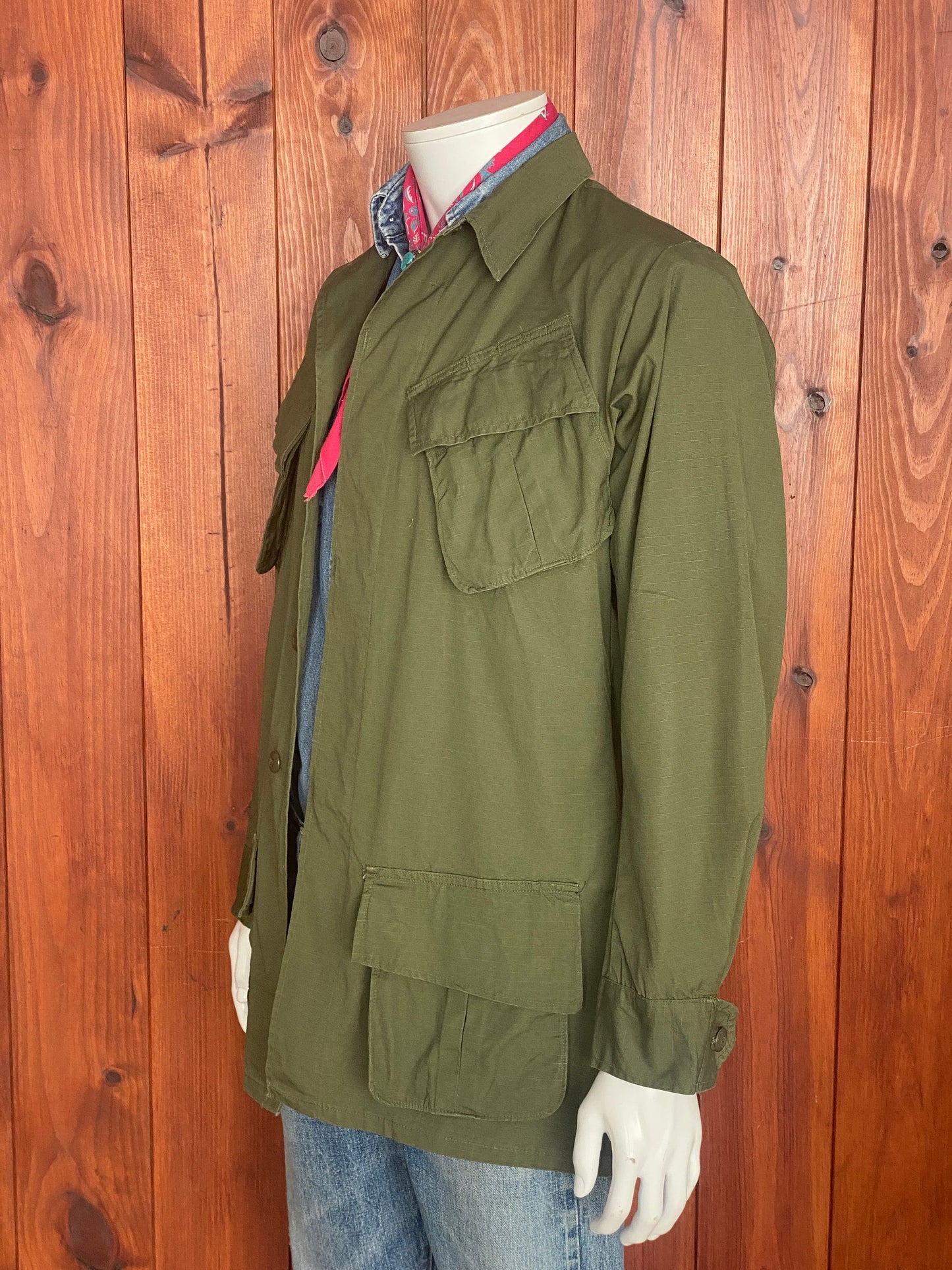 Small Long. Authentic 1970 US Army Vintage Vietnam era  tropical jungle jacket.