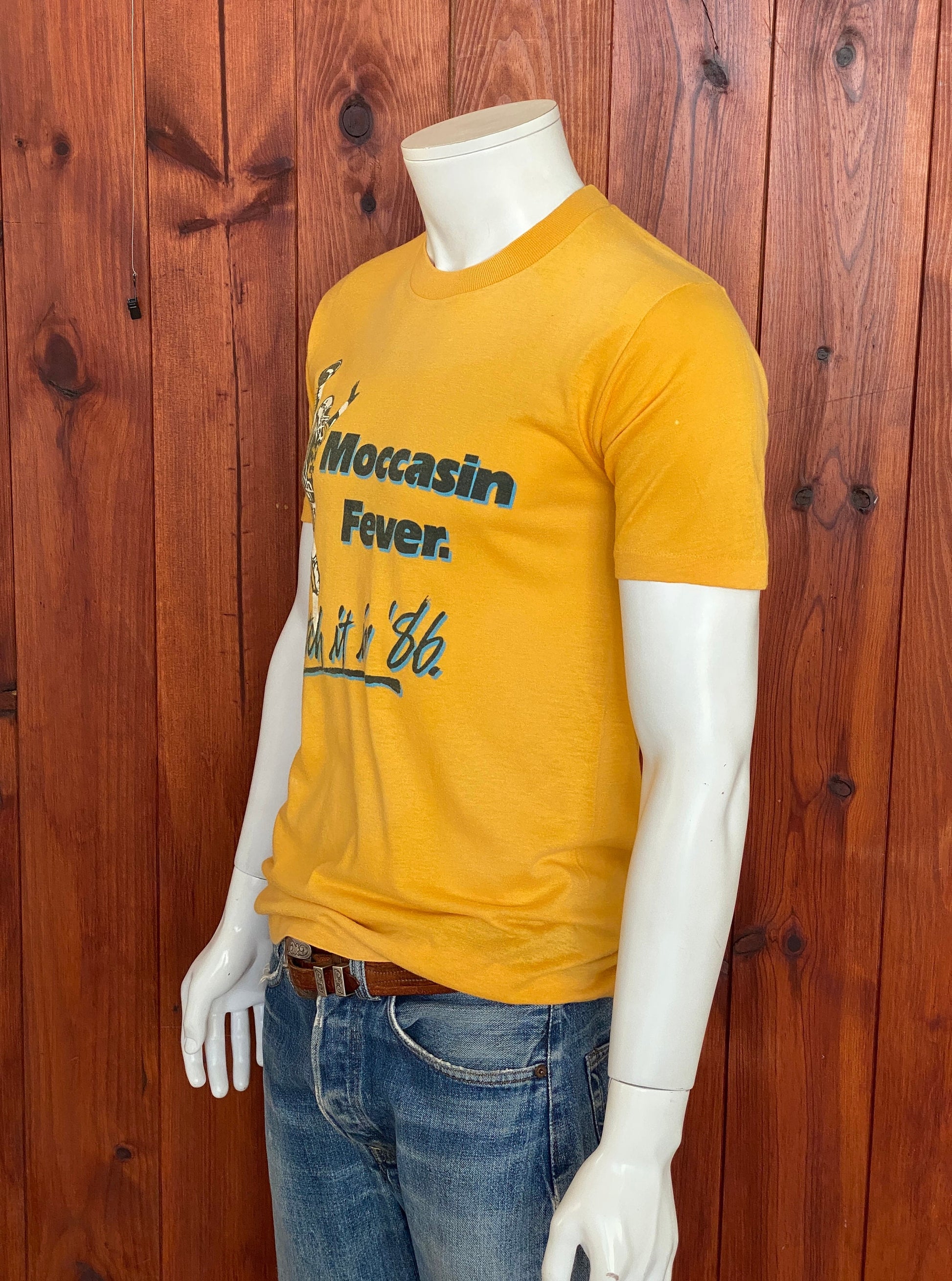 Large Authentic Vintage 1986 T-shirt: Classic Retro Apparel Made In USA