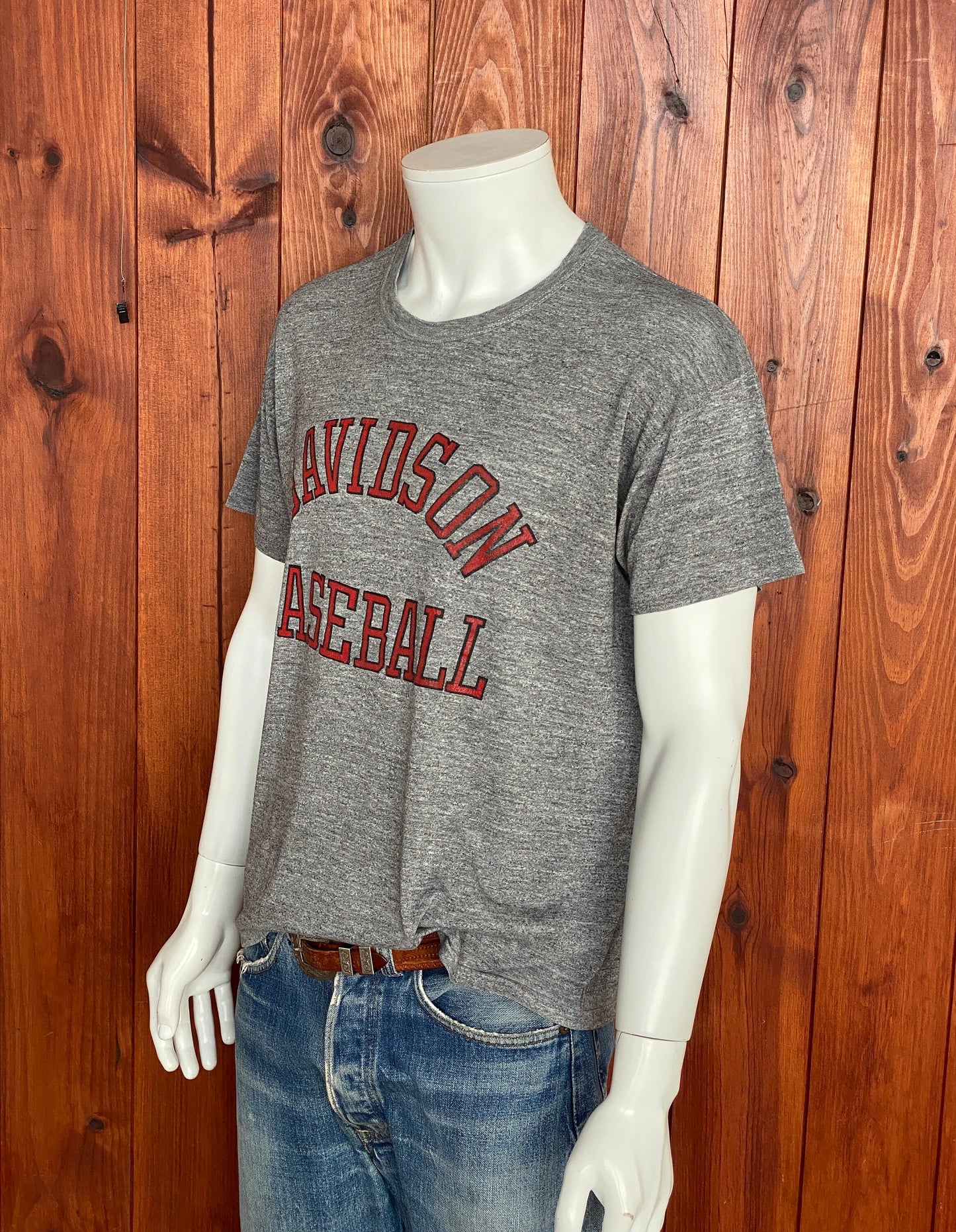 X Large. Vintage 50/50 cotton 80s t shirt Made In USA
