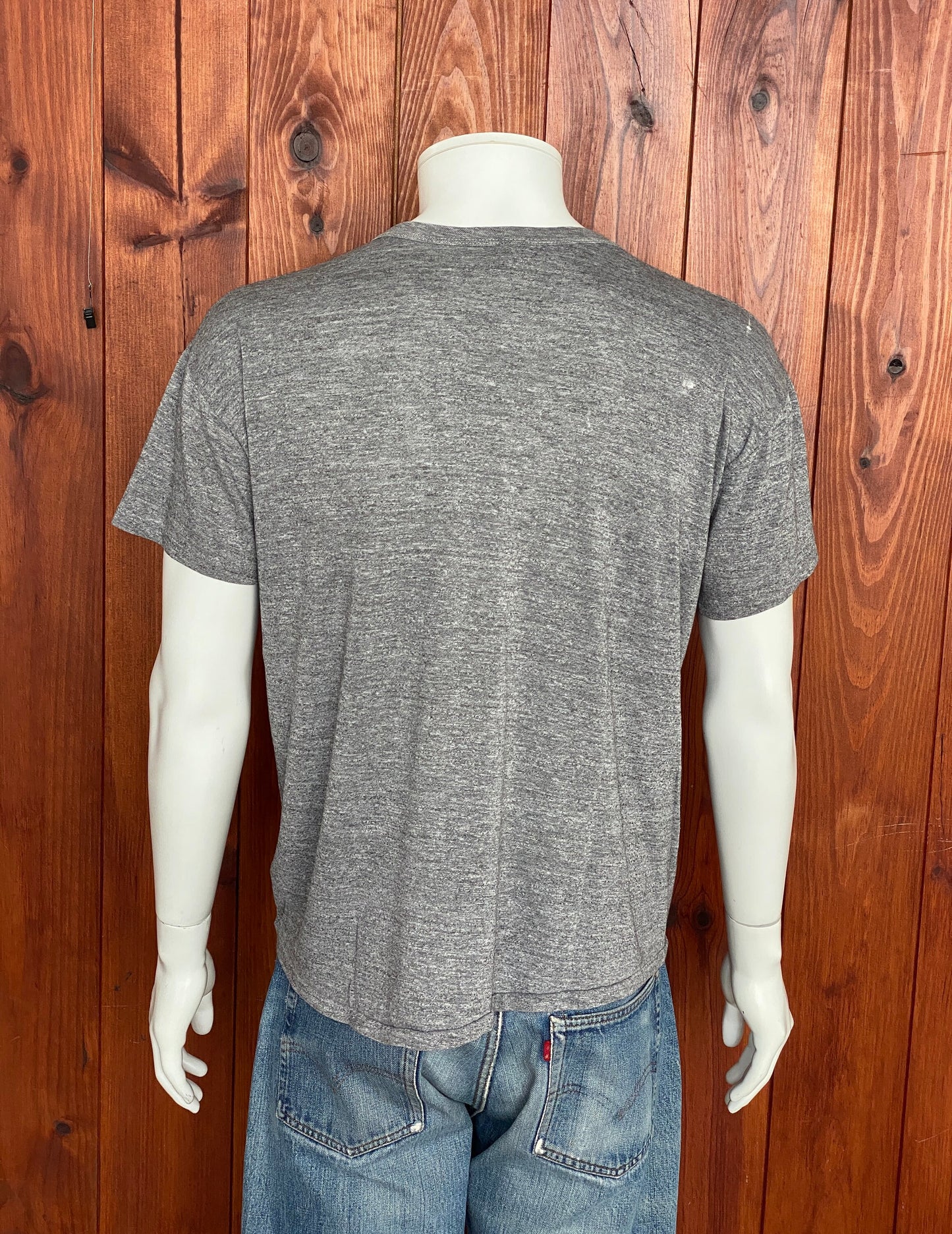 X Large. Vintage 50/50 cotton 80s t shirt Made In USA