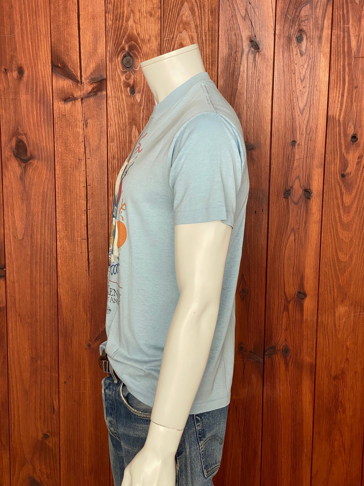 Large. Vintage 50/50 cotton Vintage 1986 Spud Mackenzie t shirt Made In USA