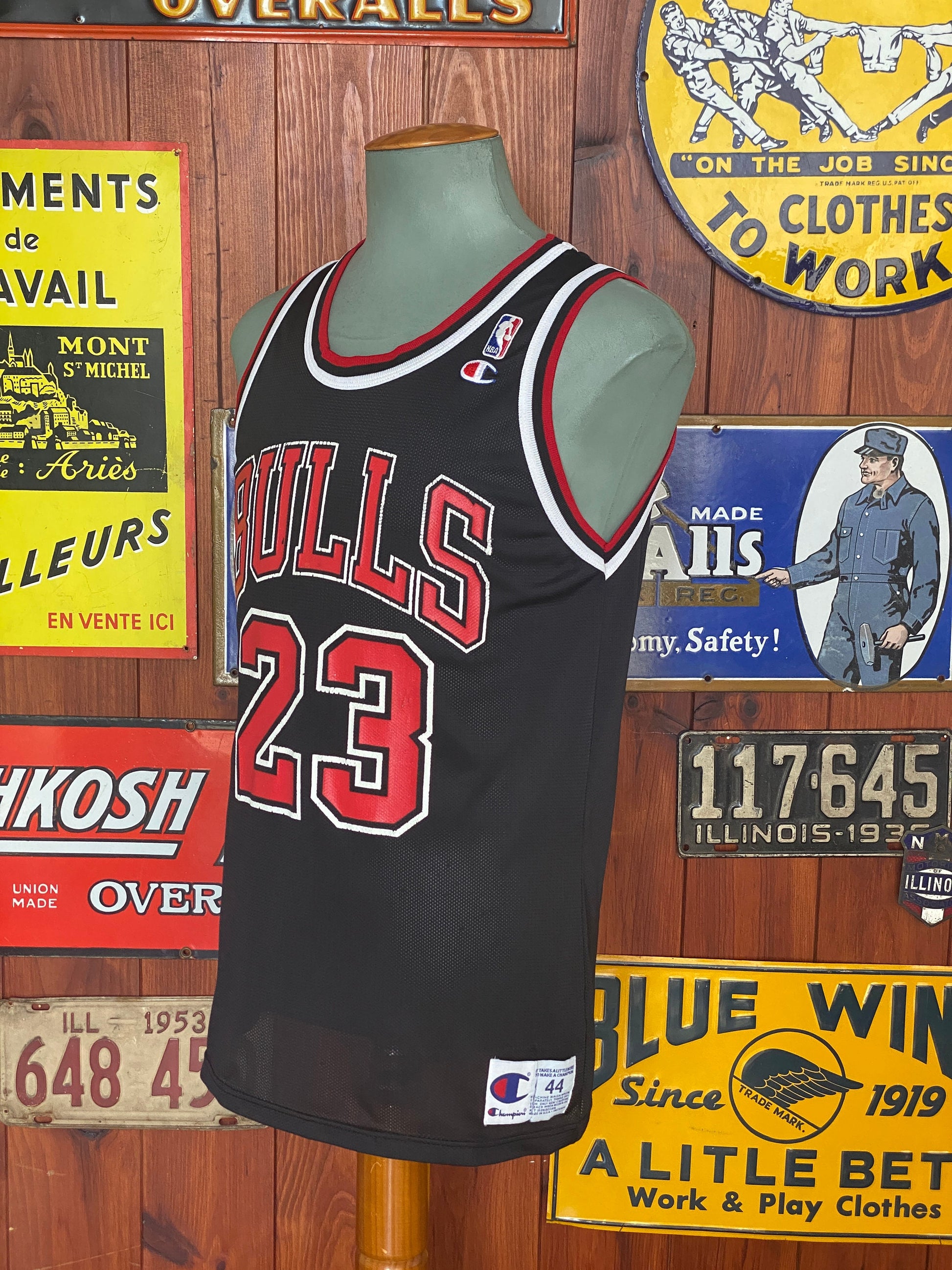 Vintage 90s Chicago Bulls NBA Jersey - Size 44, Jordan #23, Made in USA by Champion | USA Vintage BCN