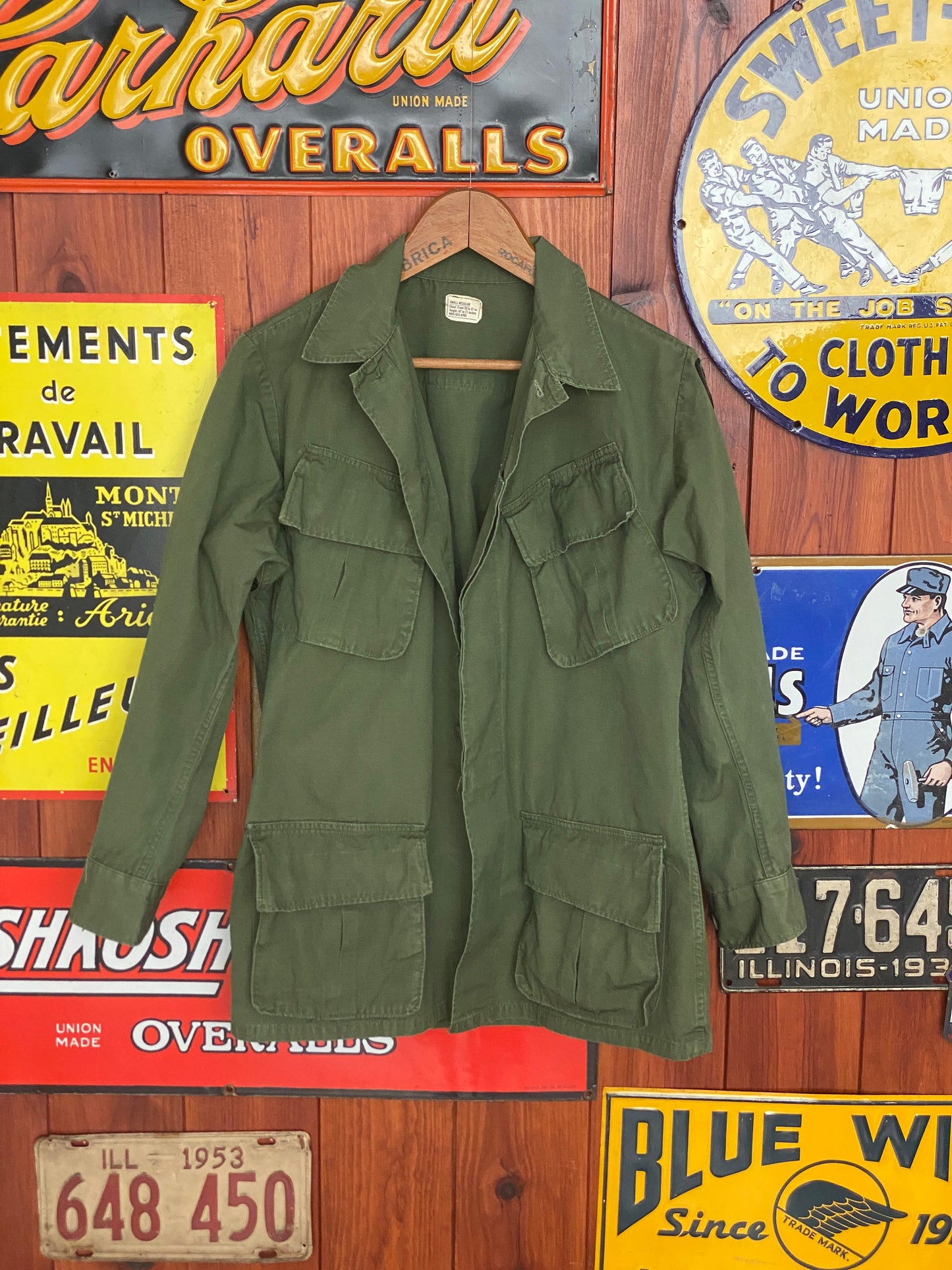 Small Reg. Authentic 1969 US Army Vintage tropical Vietnam  jungle jacket.