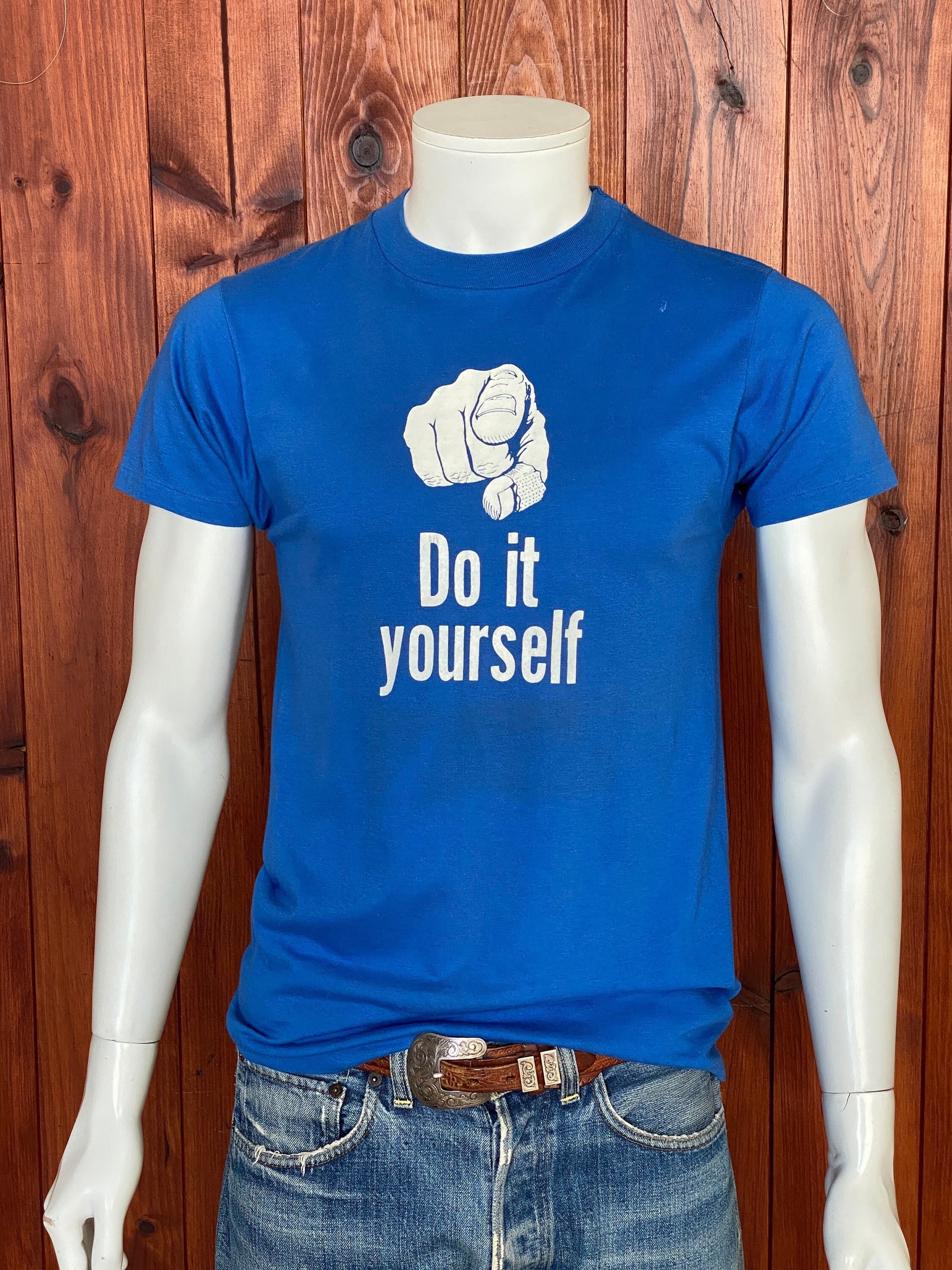 Vintage 50/50 cotton do-it-yourself T-shirt made in the USA, size Medium - Classic comfort and quality with a touch of nostalgia.