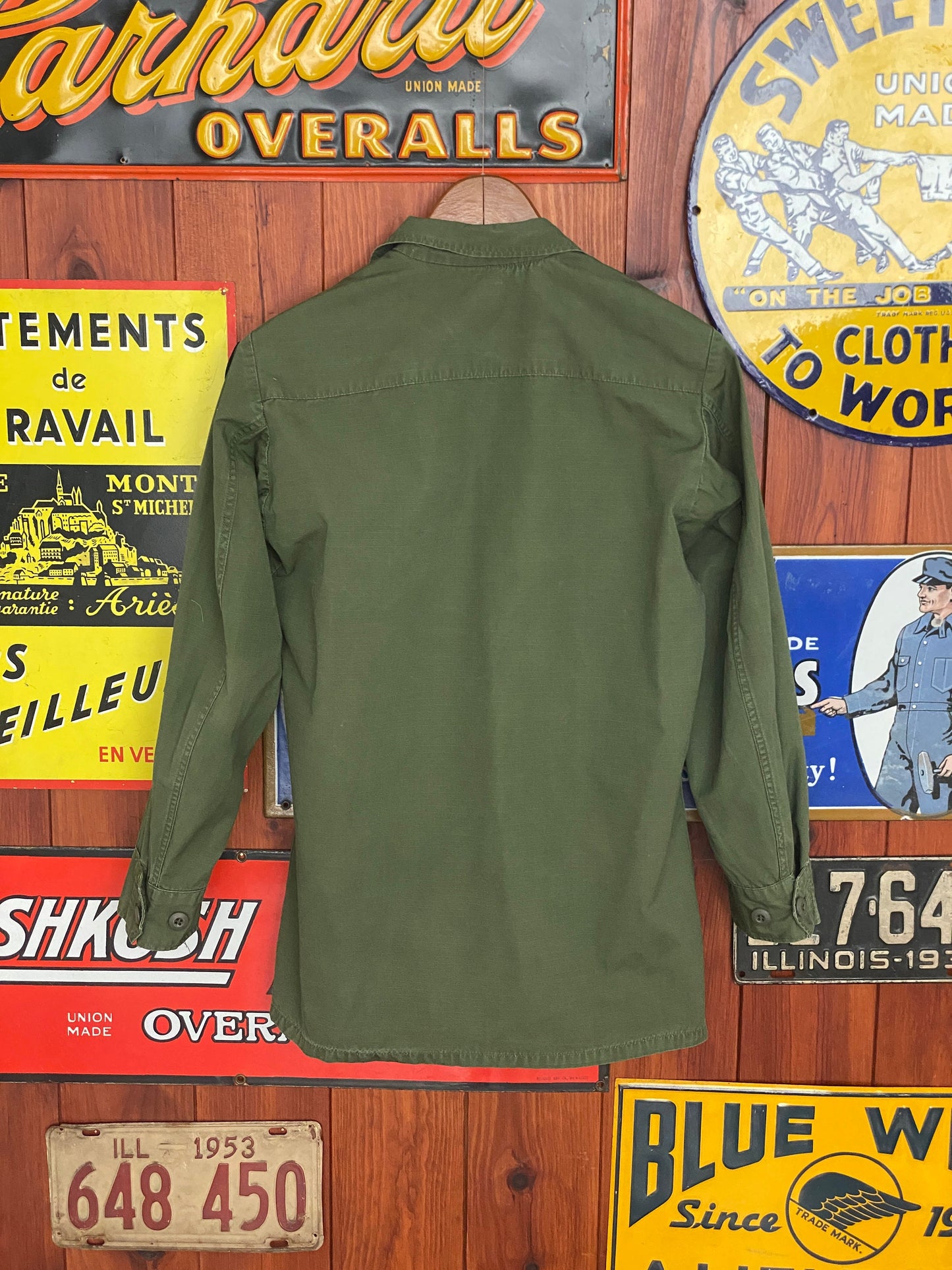 Small Reg. Authentic 1969 US Army Vintage tropical Vietnam  jungle jacket.