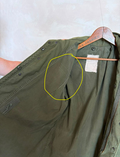 Med Reg. Authentic 1975 US M-65 field jacket . Military issued Vietnam war era.