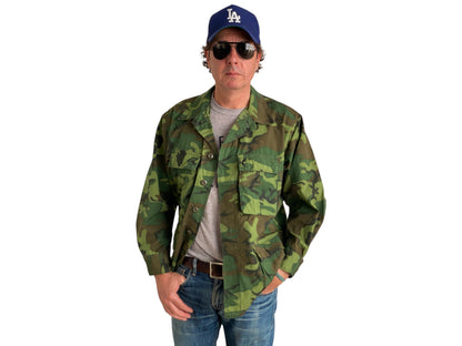 Med Short. Authentic 1977 US Army vintage Erld camouflage jungle jacket.-AJ357 Studio