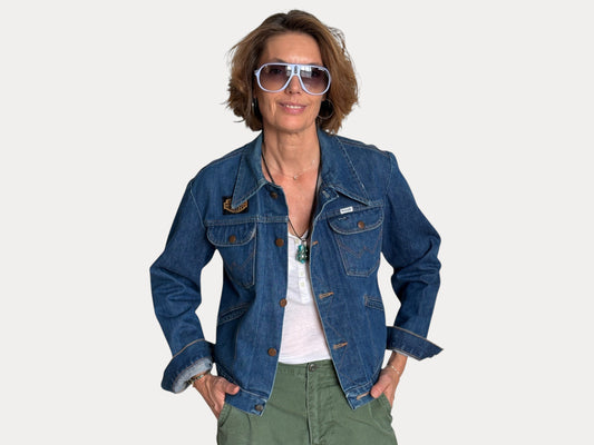 Size 36US / 46EU . Vintage 80s Wrangler Denim Jacket – 4 Pockets – Made in USA -Harley patch-AJ357 Studio-AJ357 Studio
