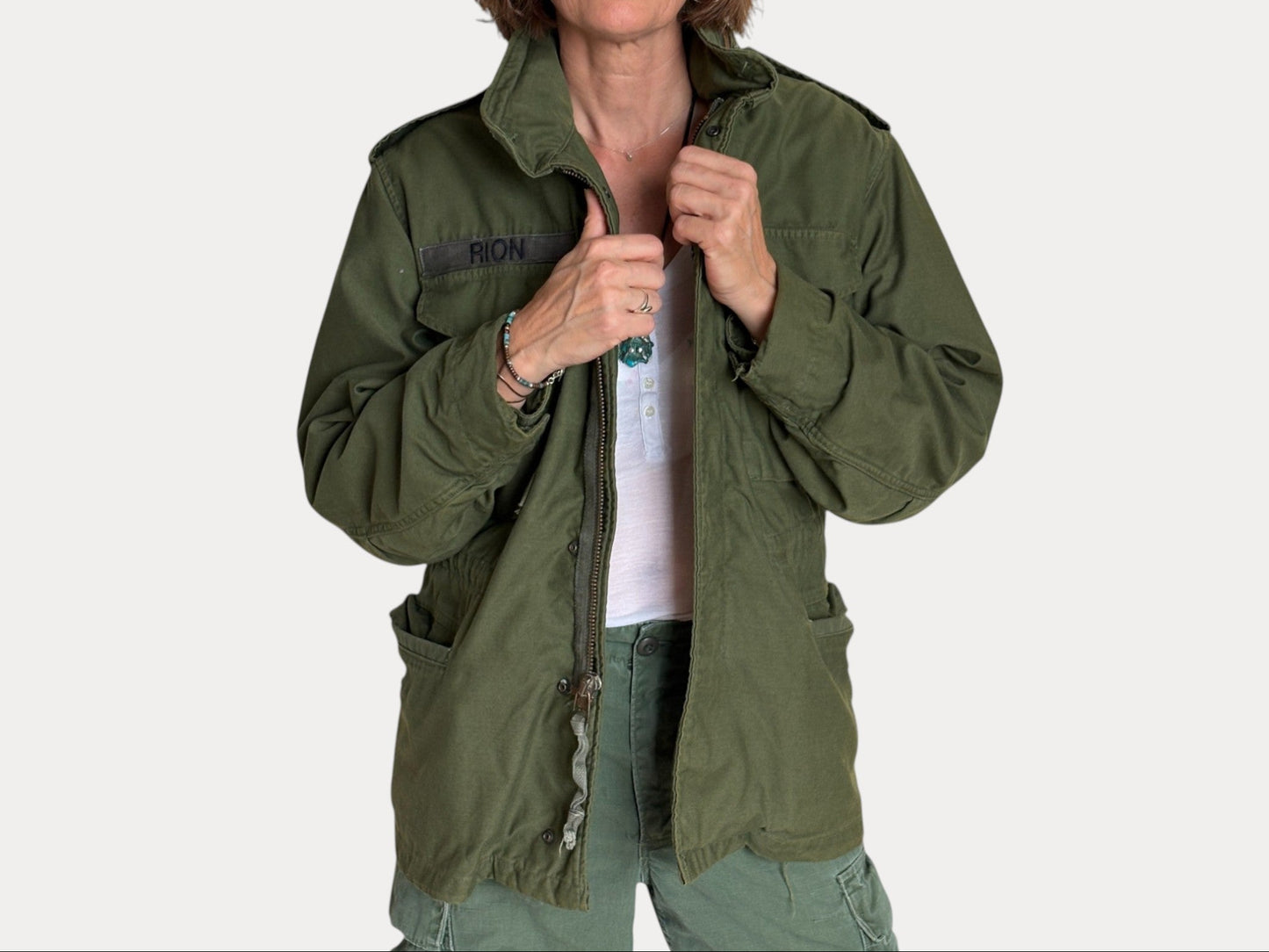 X Small Short. Authentic 1982 US Army M-65 field jacket Military-AJ357 Studio-AJ357 Studio
