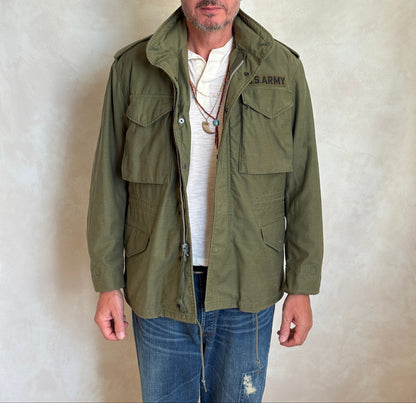 Small short. Authentic 1969 US Army M-65 field jacket Military-AJ357 Studio