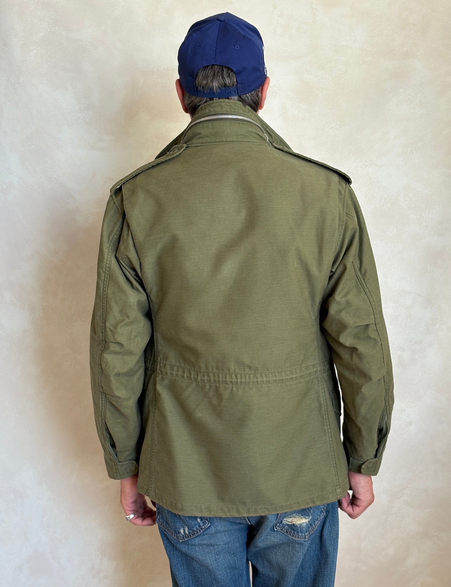 Small short. Authentic 1969 US Army M-65 field jacket Military