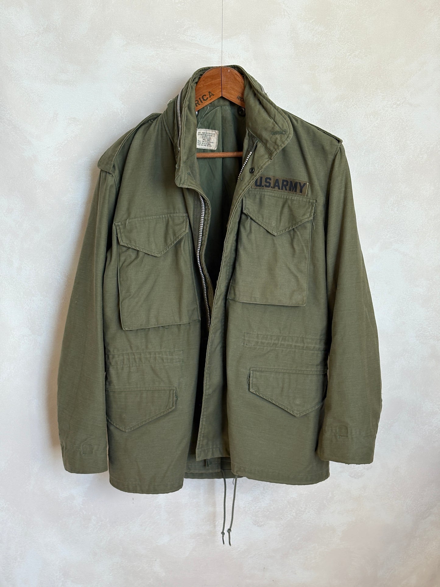 Small short. Authentic 1969 US Army M-65 field jacket Military