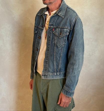 Size 42US/52EU. Vintage late 70s 70505 Levis 2 pockets made in USA-AJ357 Studio