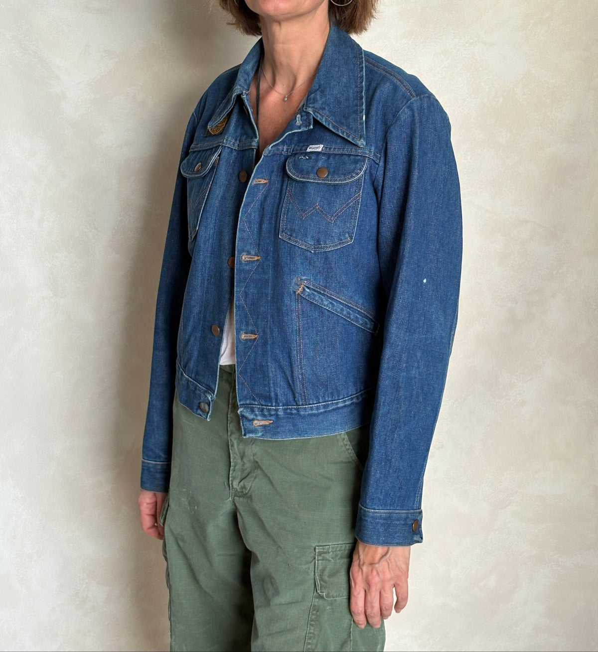 Size 36US / 46EU . Vintage 80s Wrangler Denim Jacket – 4 Pockets – Made in USA -Harley patch-AJ357 Studio