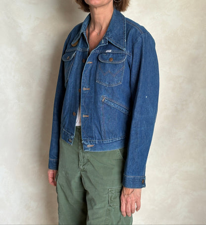Size 36US / 46EU . Vintage 80s Wrangler Denim Jacket – 4 Pockets – Made in USA -Harley patch-AJ357 Studio