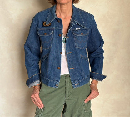 Size 36US / 46EU . Vintage 80s Wrangler Denim Jacket – 4 Pockets – Made in USA -Harley patch-AJ357 Studio