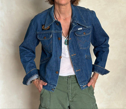Size 36US / 46EU . Vintage 80s Wrangler Denim Jacket – 4 Pockets – Made in USA -Harley patch-AJ357 Studio