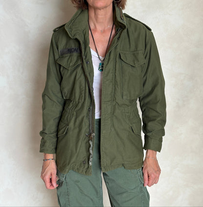 X Small Short. Authentic 1982 US Army M-65 field jacket Military-AJ357 Studio