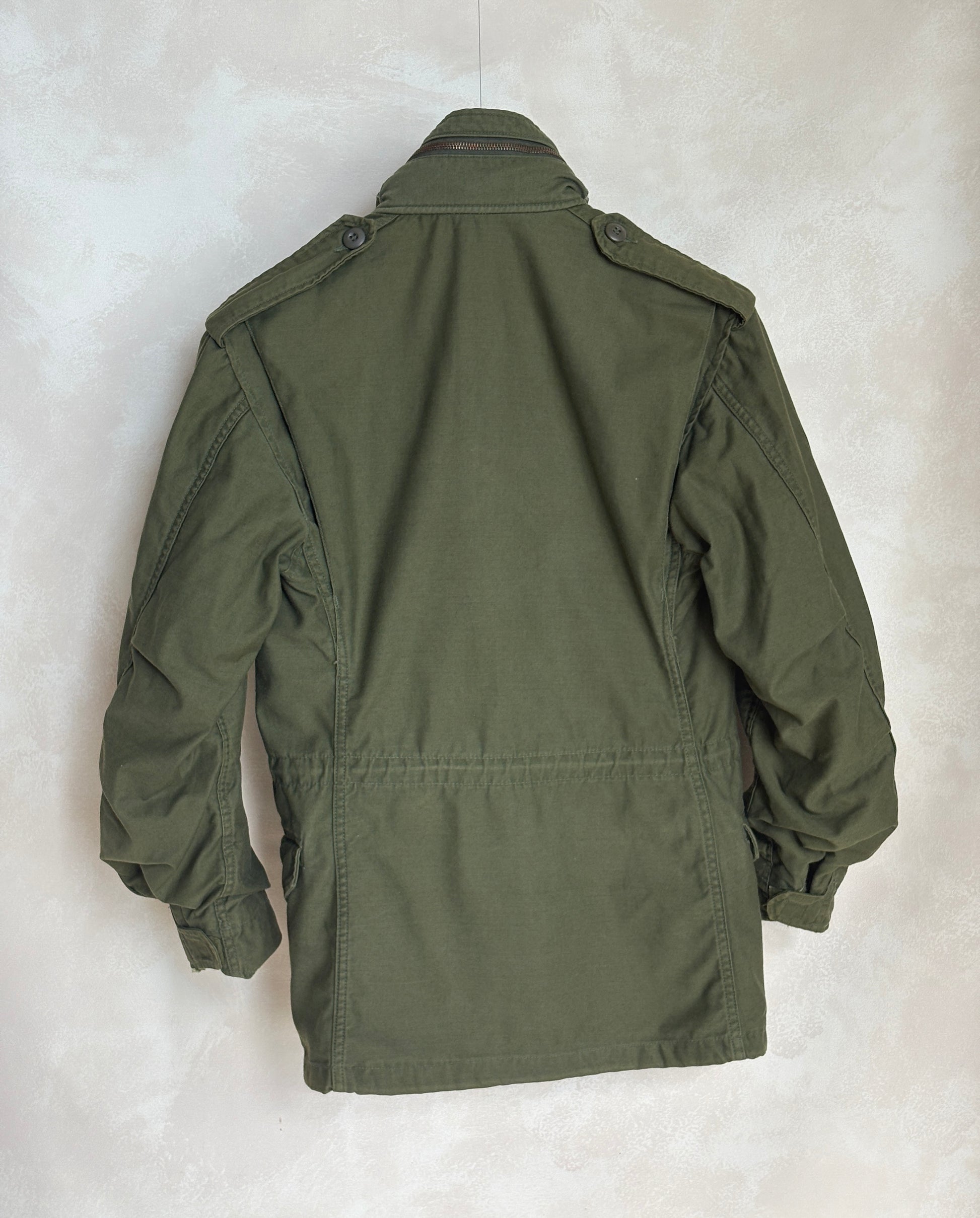 X Small Short. Authentic 1982 US Army M-65 field jacket Military - USA Vintage Bcn
