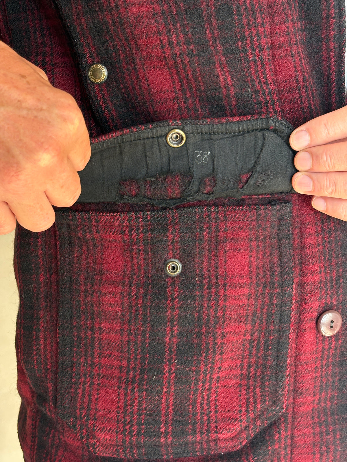 Vintage 1930s Woolrich Red & Black Plaid Wool Hunting Jacket –size 38US / 48EU. Made in USA