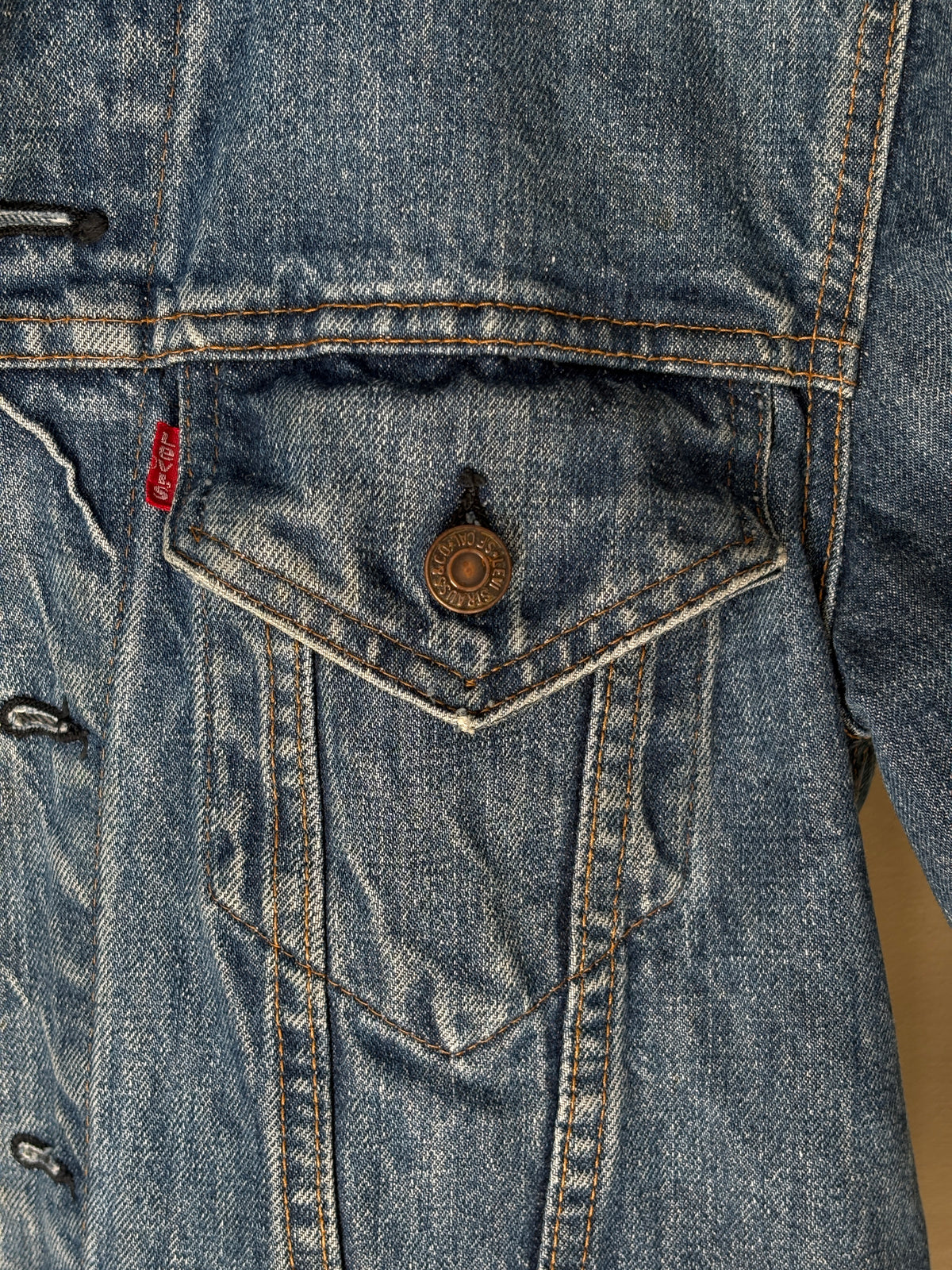 Size 40US Short / 50EU. Vintage Early 70s 2 pocket Levi’s Denim Jacket 70505 – Single Stitch, Made in USA-AJ357 Studio