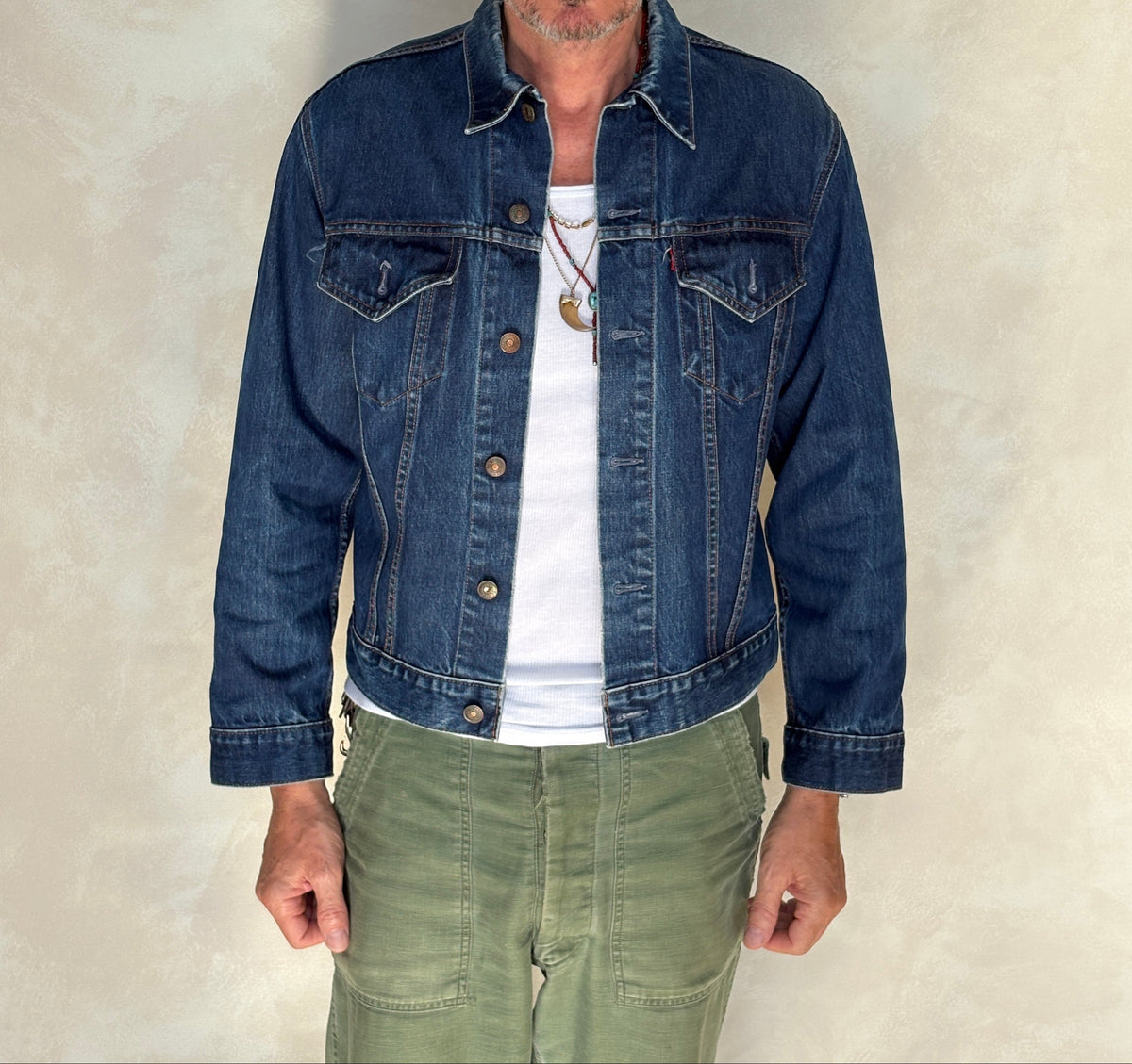 Size 40US / 50EU. Vintage Early 70s 2 pocket Levi’s Denim Jacket 70505 – Single Stitch Made in MACAU-AJ357 Studio