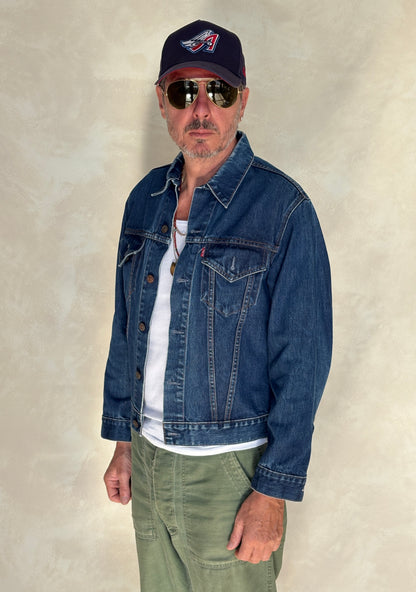 Size 40US / 50EU. Vintage Early 70s 2 pocket Levi’s Denim Jacket 70505 – Single Stitch Made in MACAU-AJ357 Studio