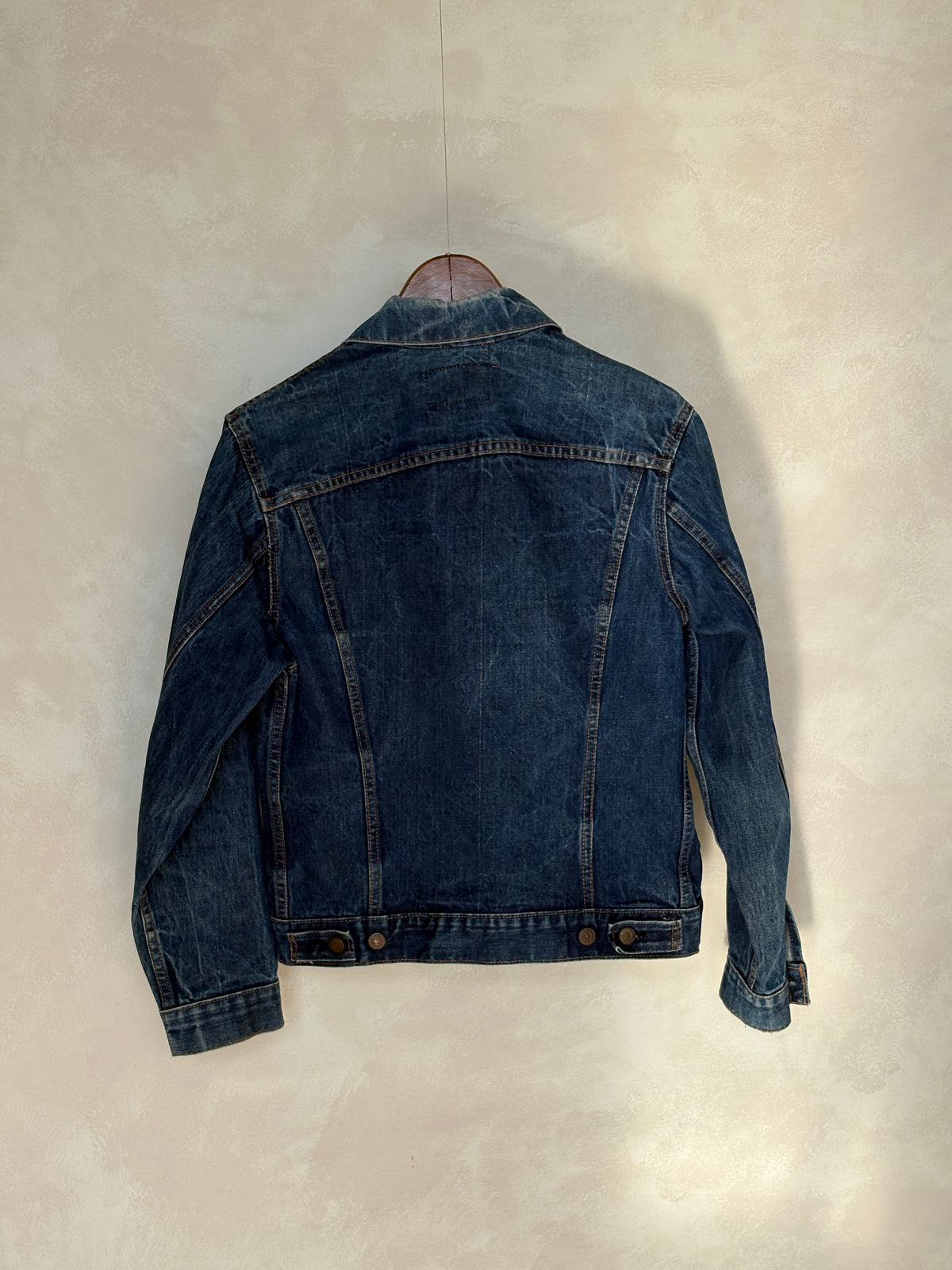 Size 38US / 48EU. Vintage Early 70s 2 pocket Levi’s Denim Jacket 70505 – Single Stitch, Made in USA-AJ357 Studio