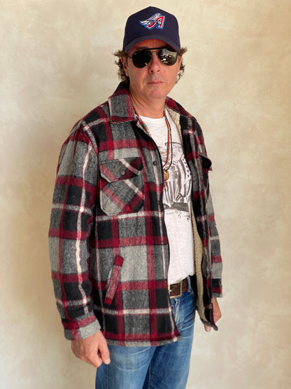 Large. Heavy plaid zipper jacket made by Northern Summit-AJ357 Studio