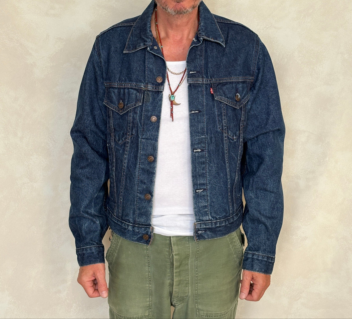 Size 42US / 52EU. Levis 70505 – Vintage 80s Levi’s Denim Jacket – 4 Pockets – Made in USA-AJ357 Studio