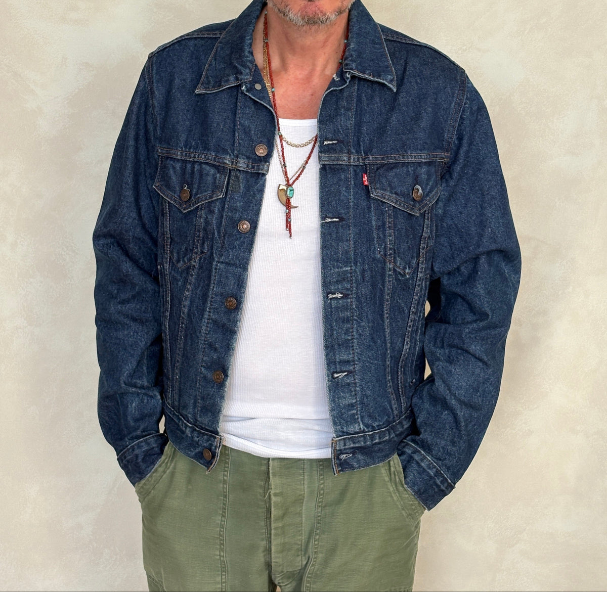 Size 42US / 52EU. Levis 70505 – Vintage 80s Levi’s Denim Jacket – 4 Pockets – Made in USA-AJ357 Studio