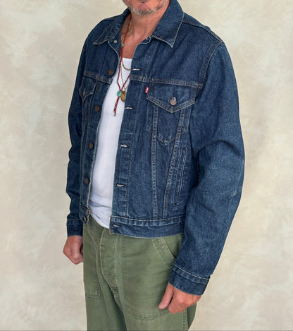 Size 42US / 52EU. Levis 70505 – Vintage 80s Levi’s Denim Jacket – 4 Pockets – Made in USA-AJ357 Studio
