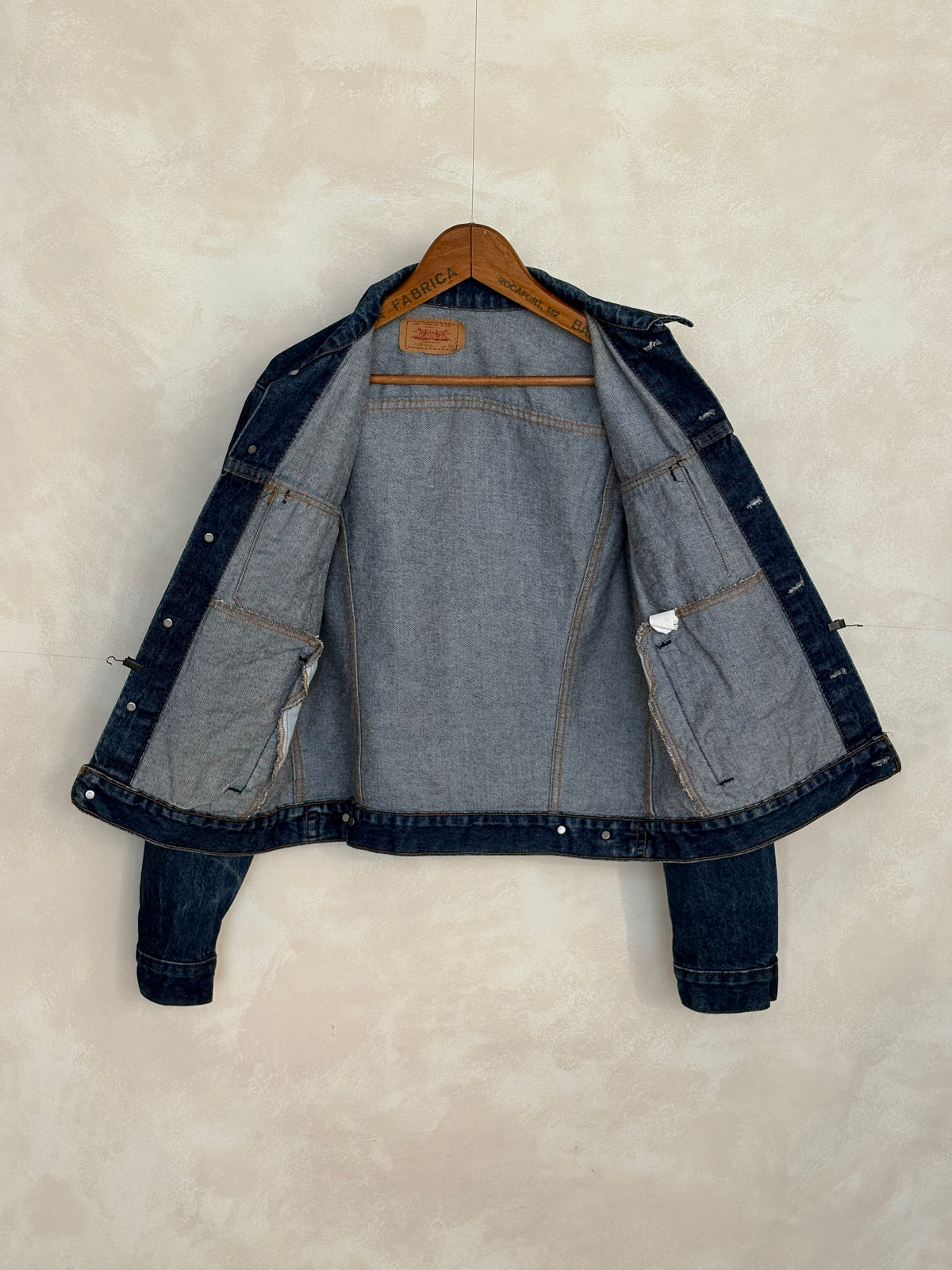 Size 42US / 52EU. Levis 70505 – Vintage 80s Levi’s Denim Jacket – 4 Pockets – Made in USA-AJ357 Studio