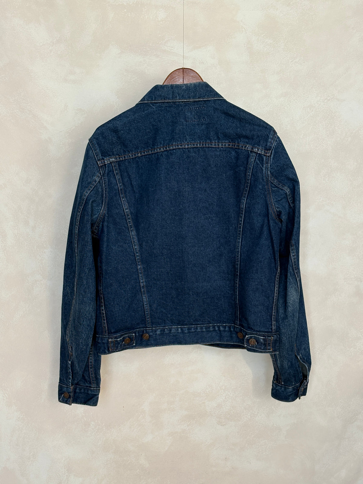 Size 42US / 52EU. Levis 70505 – Vintage 80s Levi’s Denim Jacket – 4 Pockets – Made in USA-AJ357 Studio