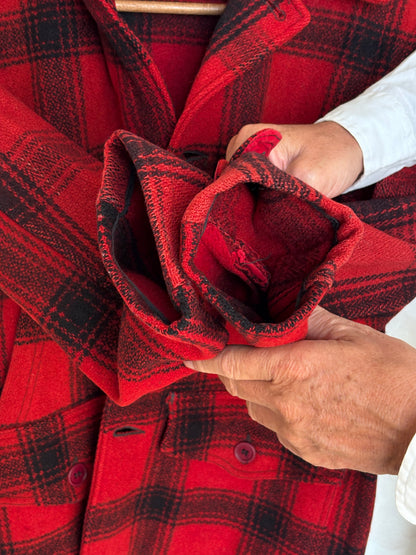 Size Small. Vintage 1940s Sears Roebuck plaid wool hunting jacket